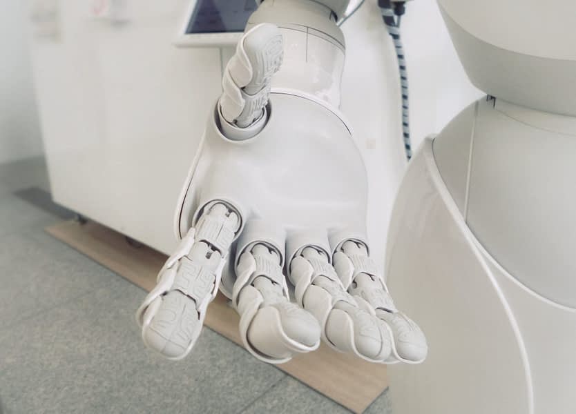 Immagine raffigurante la mano robotica di Pepper, il robot social umanoide di Softbank Robotics